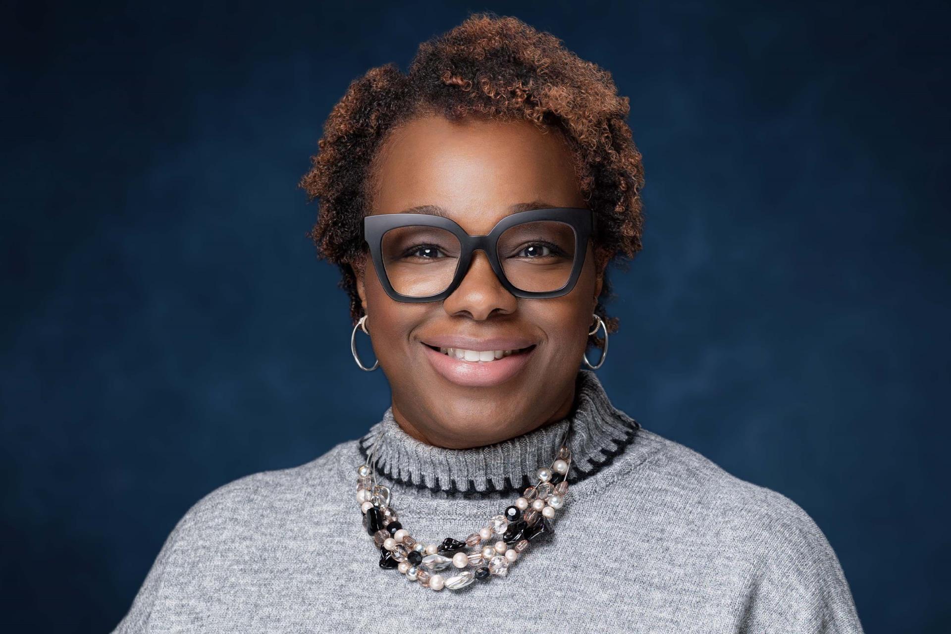 Niki Graham headshot press release